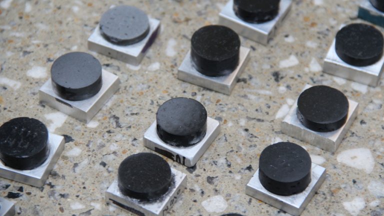 Pesquisadores dos EUA e da FranÃ§a estÃ£o desenvolvendo um cimento que conduz eletricidade e produz calor