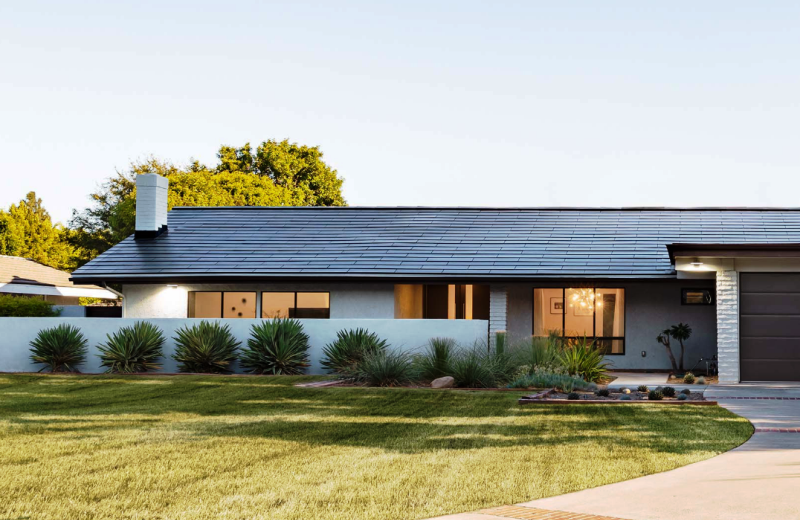 Nova telha solar da Tesla custa o mesmo valor de uma telha convencional