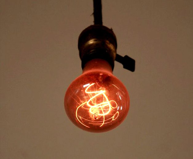 Entenda como essa lâmpada misteriosa está acesa há mais de 120 anos