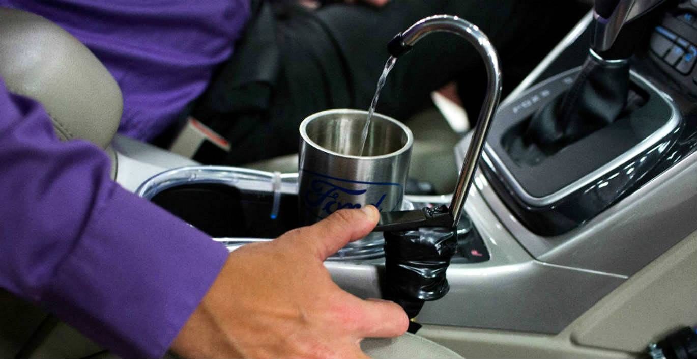 Ford cria sistema para tornar potável a água do ar-condicionado dos carros
