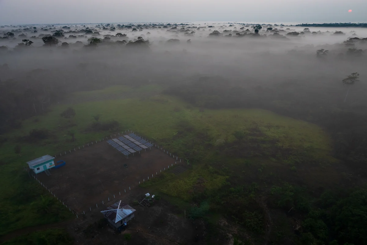 Comunidade remota gera própria energia solar no Amazonas