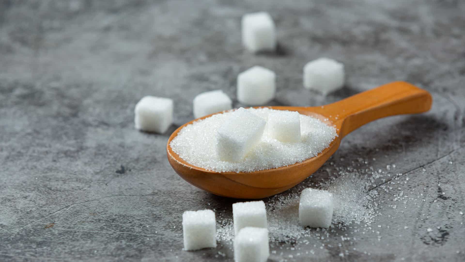 Qual é o melhor para sua saúde: açúcar ou adoçante? Veja o que diz a ciência