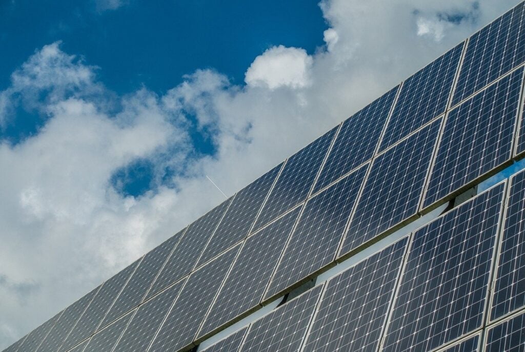 Solar e eólica já suprem o crescimento da demanda global por eletricidade