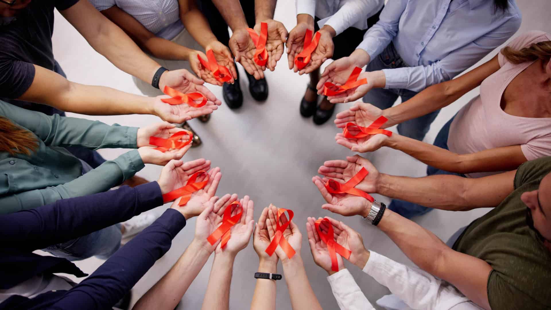 Novo anticorpo neutraliza 98% das variantes do HIV e pode mudar tratamento da Aids