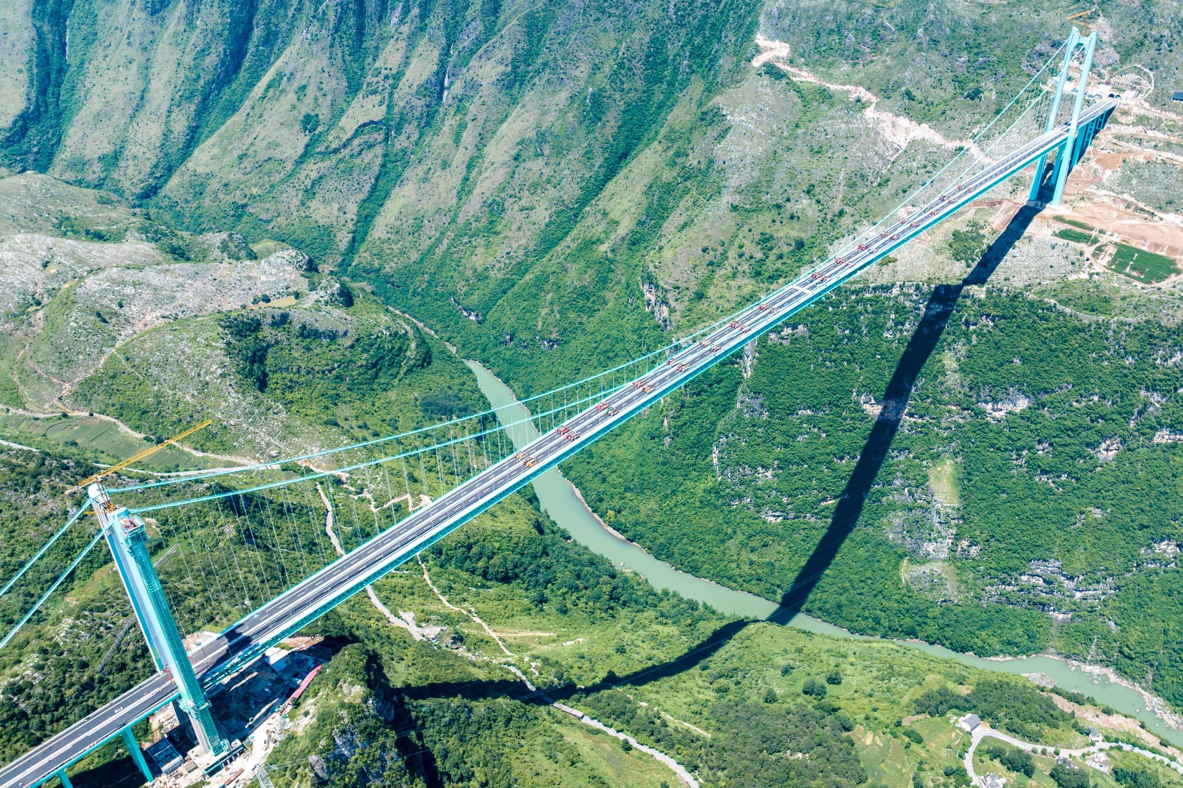 China inaugura ponte mais alta que duas Torres Eiffel empilhadas China inaugura ponte mais alta que duas Torres Eiffel empilhadas