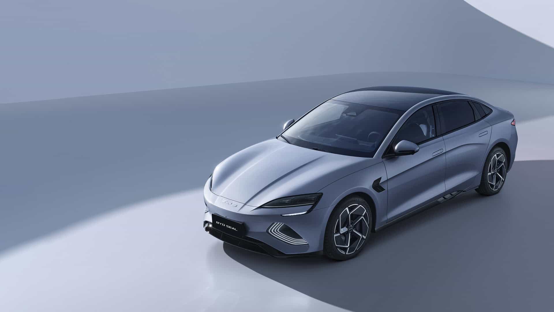 BYD supera Tesla e assume liderança global em vendas de EVs BYD supera Tesla e assume liderança global em vendas de EVs